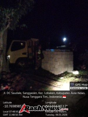 Babinsa Kodim 1627/Rote Ndao Pantau Distribusi 200 Sak Semen di Desa Lekunik