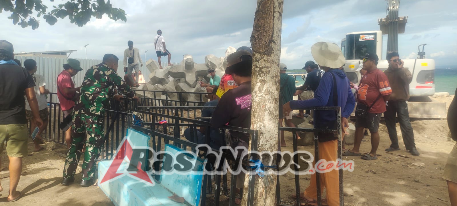 Wujudkan Nusa Penida Aman Dan Kondusif, Koramil Nusa Penida Kerahkan Personel Patroli Pelabuhan