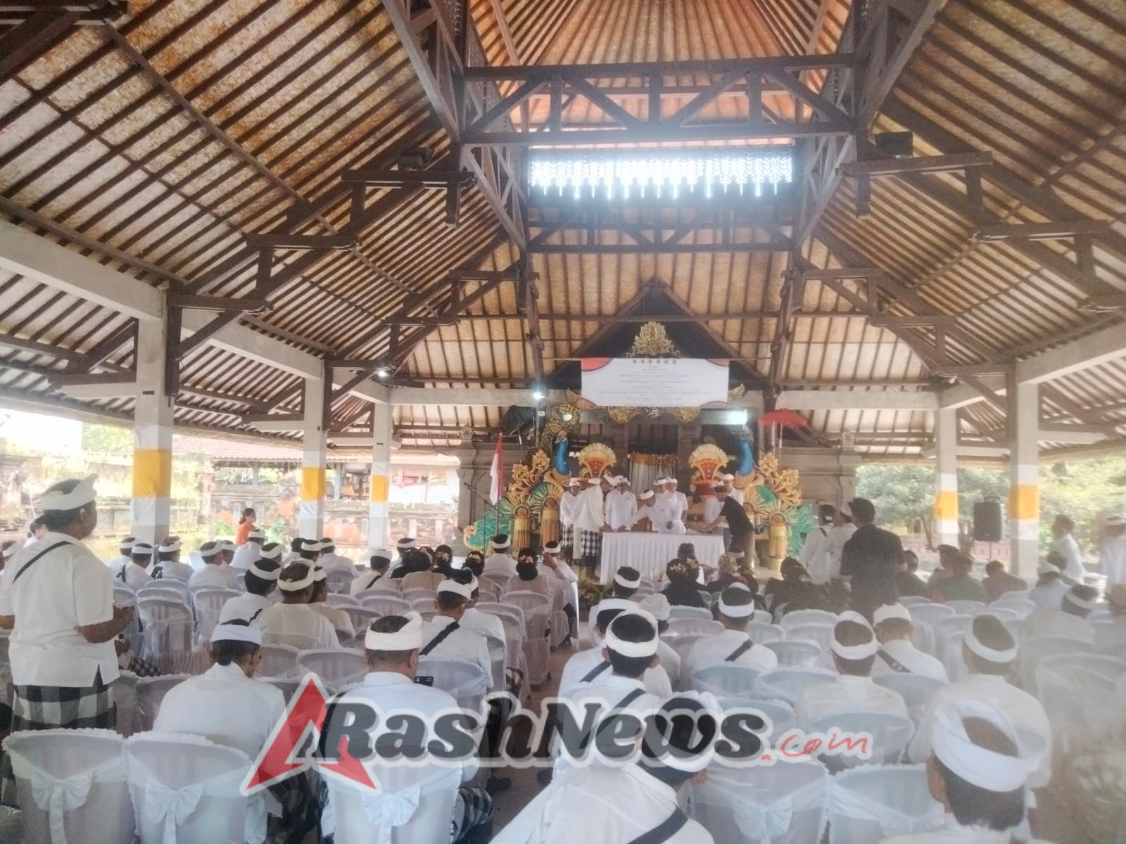 Pasiintel Kodim Klungkung Sebut Pengukuhan Prajuru MDA Kecamatan Sekabupaten Klungkung Wujud Nyata Penguatan Nilai-Nilai Kearifan Lokal