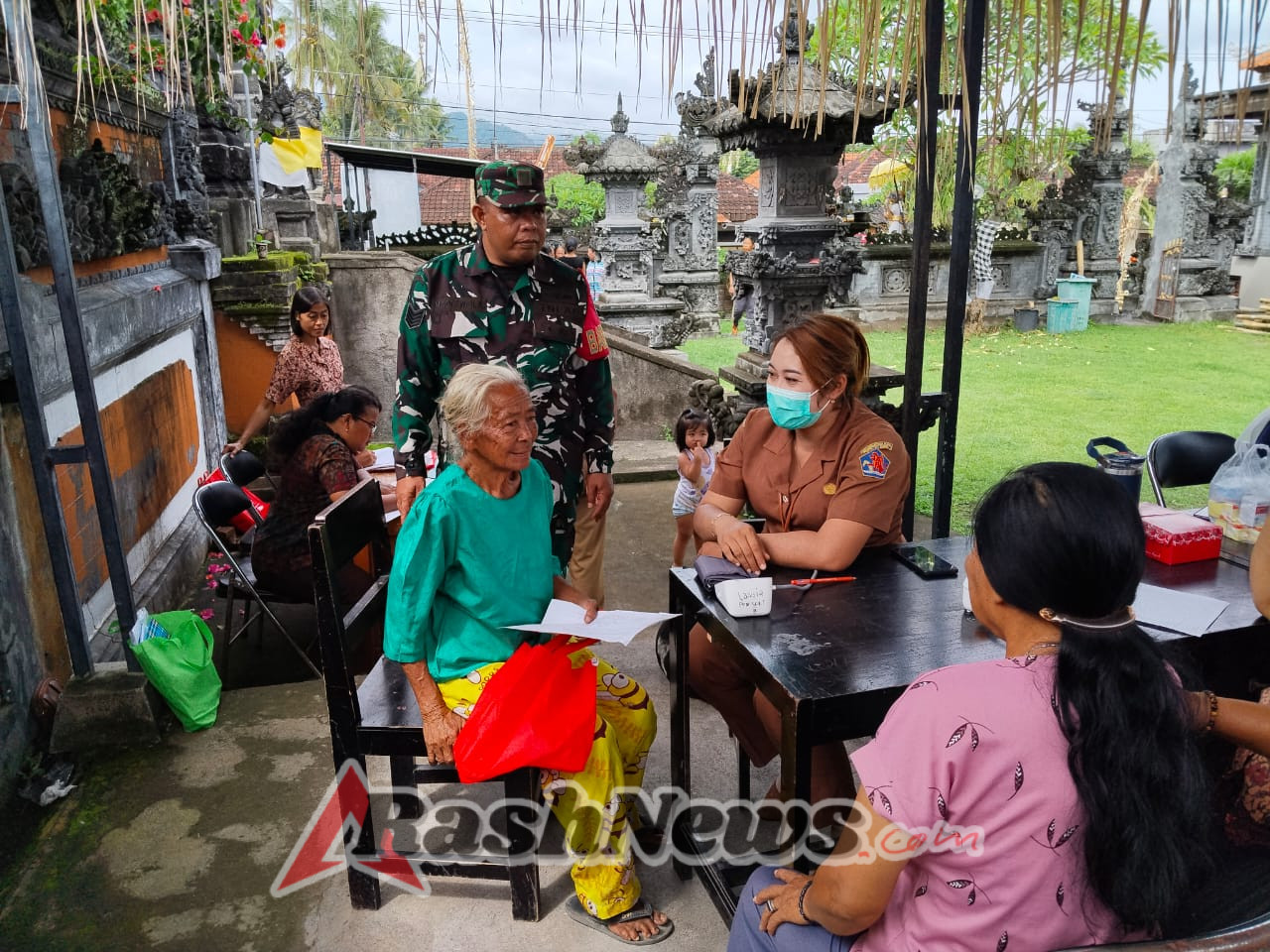 Sinergi TNI dan Tenaga Kesehatan, Posyandu Lansia Dusun Karya Nadi Berjalan Lancar