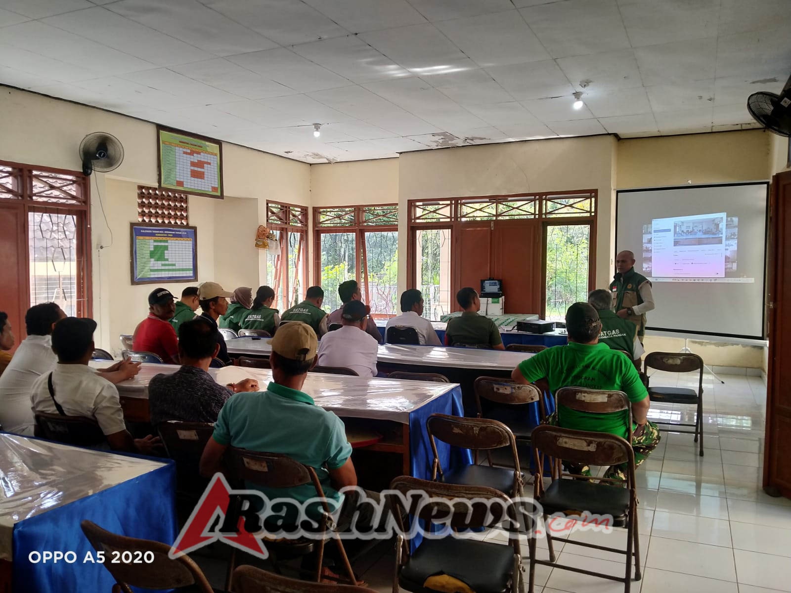 Rayakan Keberhasilan Petani, Babinsa Patas Pantau Acara Syukuran Swasembada Pangan Lewat Virtual