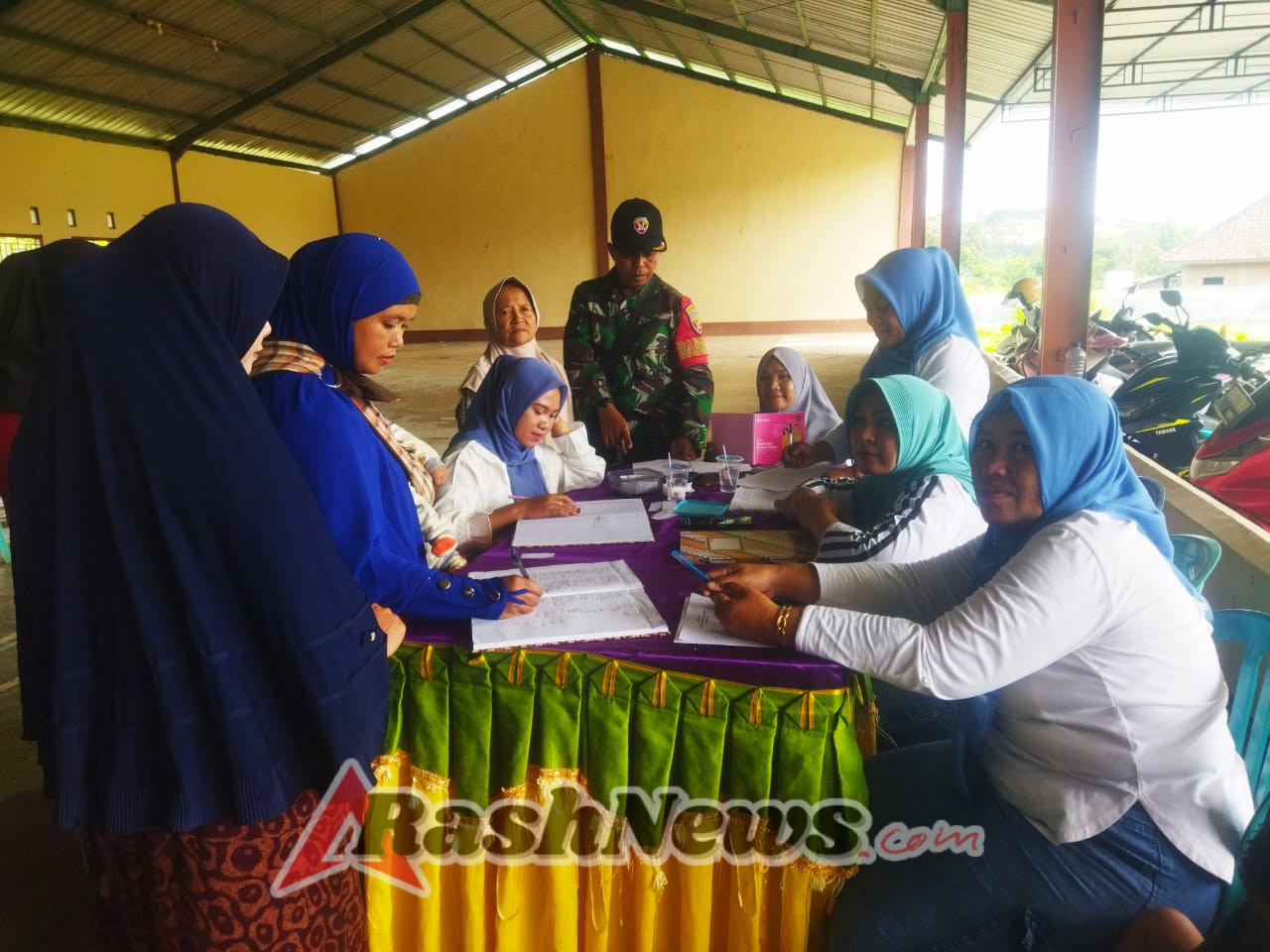 ‎Wujud Kepedulian TNI, Babinsa Padesa Dampingi Posyandu Cegah Stunting