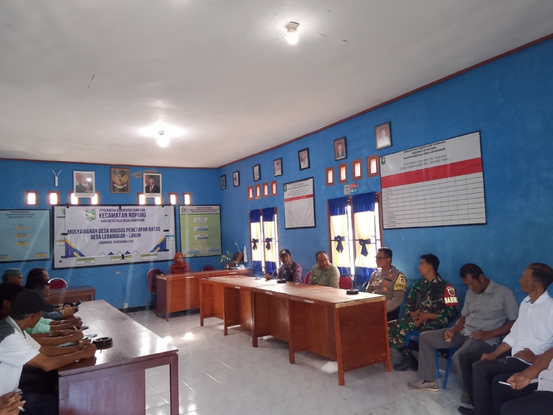 ‎Babinsa Perkuat Kebersamaan dalam Penetapan Batas Desa Lebangkar
