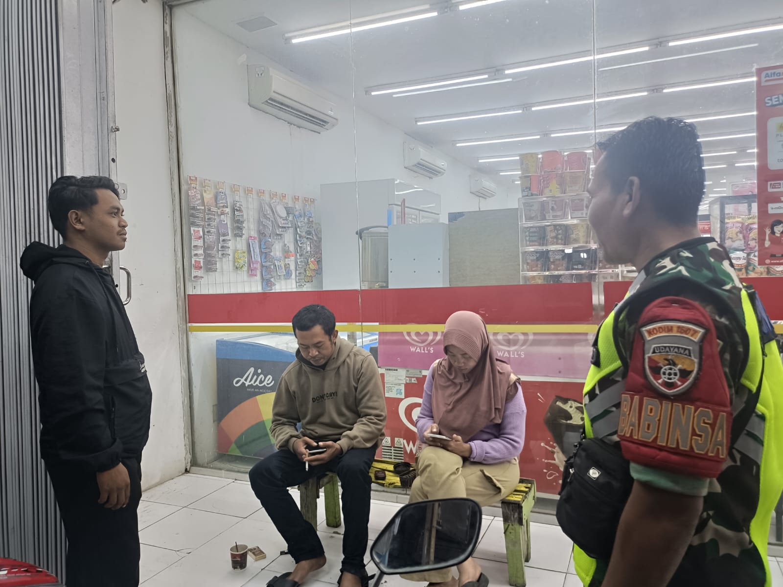 Komitmen TNI Jaga Kamtibmas, Koramil 1607-06/Lape Lopok Laksanakan Patroli Malam