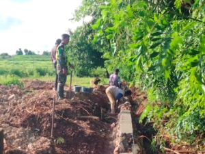 Peran Aktif Babinsa Kodim 1627/RN dalam Pengawasan Pembangunan di Wilayah Binaan
