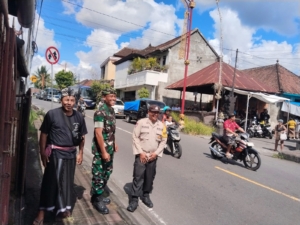 Babinsa Sampalan Kelod Turun Langsung Pastikan Persemayanan Jenasah Anggota Yonparako 468 Brigade Parako 3 Pasgat Aman Dan Lancar