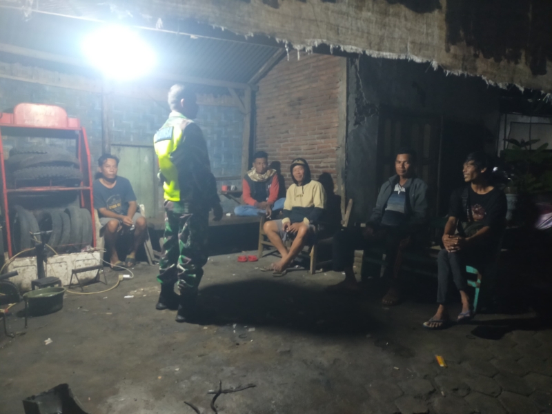 Anggota Koramil 1607-02/Empang Gelar Patroli Rutin Jaga Kamtibmas di Wilayah Plampang