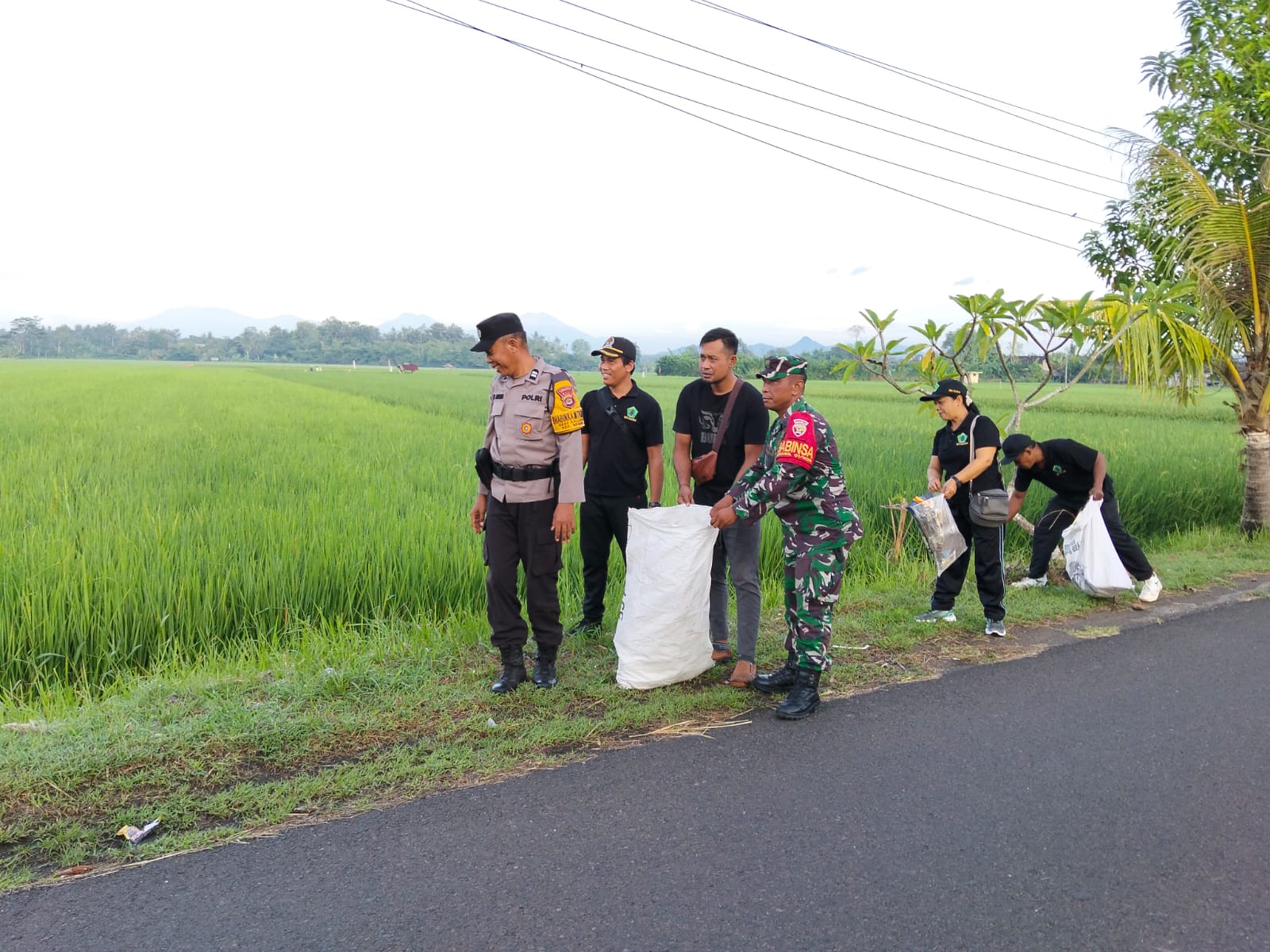Jaga Kelestarian Budaya dan Lingkungan, Babinsa Kaliakah Hadiri Kegiatan Hari Kulkul