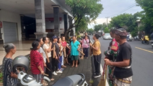 Kekuatan Gotong Royong, Babinsa dan Warga Beratan Kompak Wujudkan Lingkungan Sehat