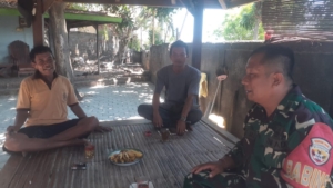 Babinsa Desa Pangkungparuk Intensifkan Komsos Demi Keamanan dan Ketertiban Wilayah