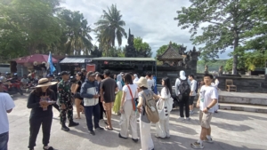 Ciptakan Rasa Aman, Koramil Nusa Penida Lakukan Patroli Di Pelabuhan Banjar Nyuh