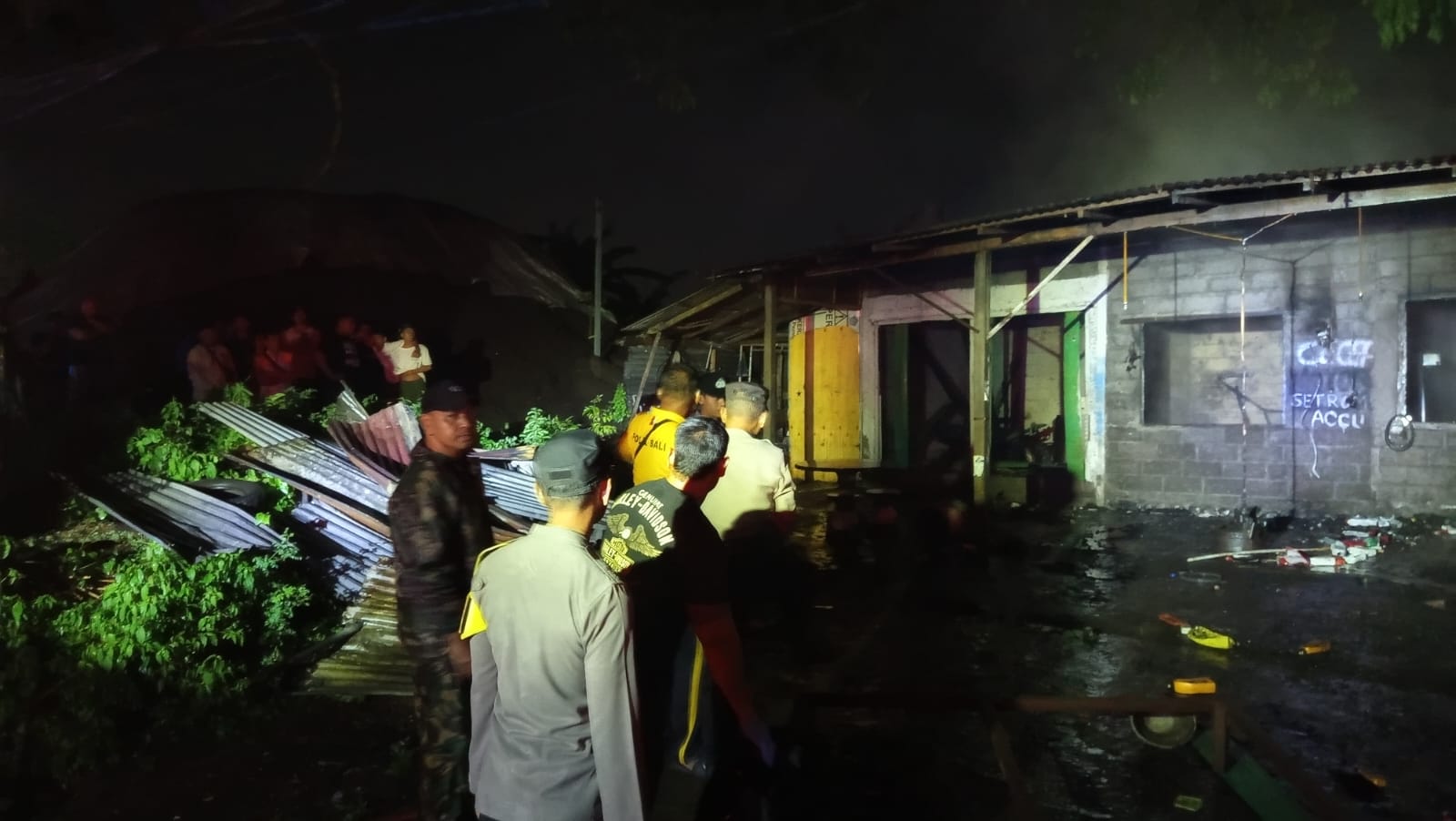 Sinergi TNI Polri Dan Damkar Sukses Tangani Kebakaran Bengkel Sepeda Motor Di Desa Tangkas