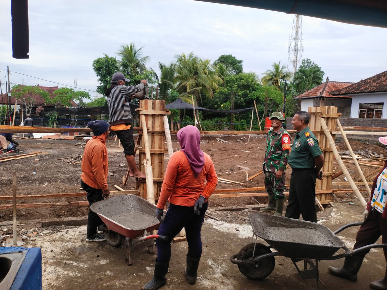 Komitmen Danramil 1617-02/Mendoyo dalam Menjamin Kualitas dan Keamanan Proyek Ketahanan Pangan