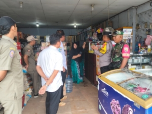 ‎Jaga Stabilitas Harga, Babinsa Desa Motong Dampingi Sidak Elpiji Subsidi