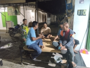 Cuaca Tak Menentu, Koramil 1607-07/Lunyuk Hadir di Tengah Warga Lewat Patroli Malam