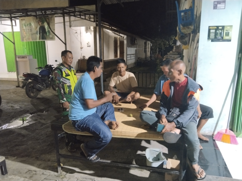 Cuaca Tak Menentu, Koramil 1607-07/Lunyuk Hadir di Tengah Warga Lewat Patroli Malam