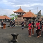 Momentum Hari Desa Nasional, Babinsa Tegal Tugu Perkuat Kebersamaan dan Gotong Royong Warga