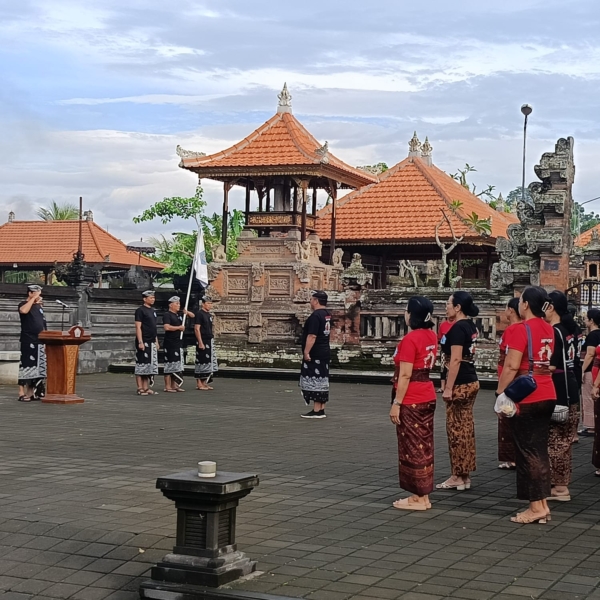 Momentum Hari Desa Nasional, Babinsa Tegal Tugu Perkuat Kebersamaan dan Gotong Royong Warga