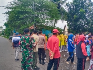 Pererat Kemanunggalan TNI–Rakyat, Koramil Lape Lopok Hadiri Jalan Santai di Kecamatan Lopok