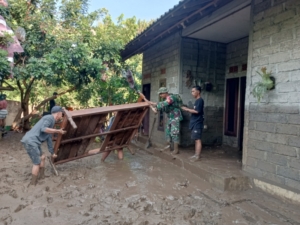 Sinergi TNI-Polri di Jembrana: Percepat Pemulihan Pemukiman Warga Terdampak Banjir