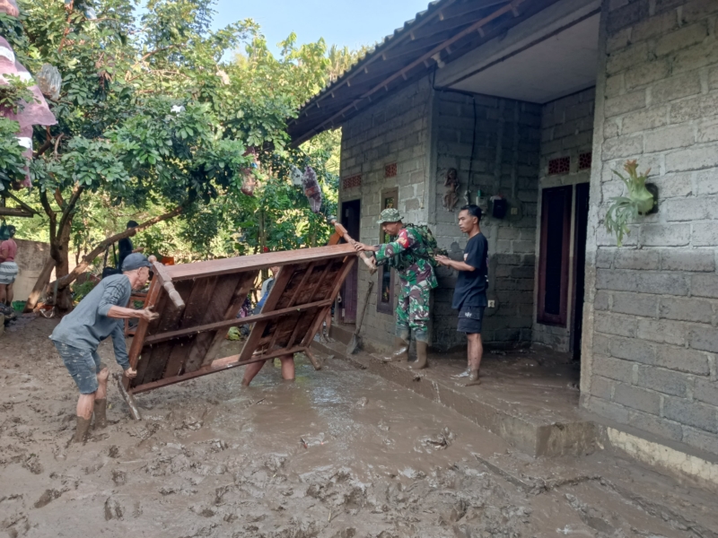 Sinergi TNI-Polri di Jembrana: Percepat Pemulihan Pemukiman Warga Terdampak Banjir