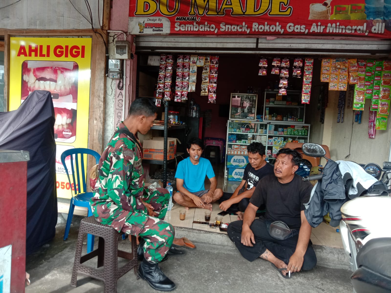 Motivasi Dan Tarik Minat Warga Untuk Masuk Jadi TNI AD, Serka Nyoman Suartana Sosialisasikan Penerimaan TNI AD Di Banjar Lebah