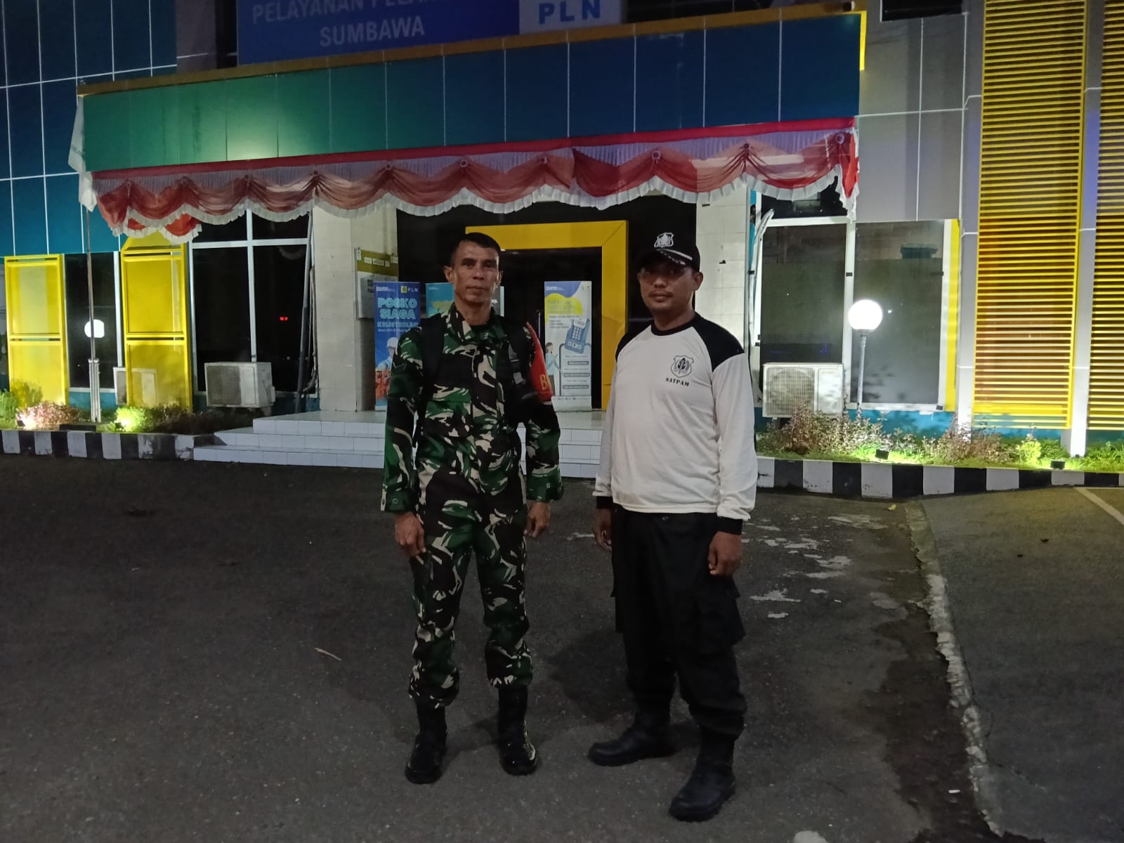 Anggota Koramil 1607-01/Sumbawa Laksanakan Patroli Rutin Jaga Kamtibmas