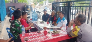 Melalui Komsos, Babinsa Ringdikit Tingkatkan Koordinasi dan Kepedulian Lingkungan Bersama Perangkat Desa