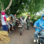 ‎TNI Hadir Kawal Pembangunan, Babinsa dan Danpos Dampingi Cek Irigasi Desa Songkar