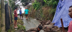 Sinergi TNI–Polri dan Warga Bersihkan Longsor Akibat Hujan Lebat di Sukasada