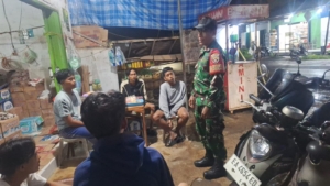 Anggota Koramil 1607-02/Empang Laksanakan Patroli Rutin di Kecamatan Empang