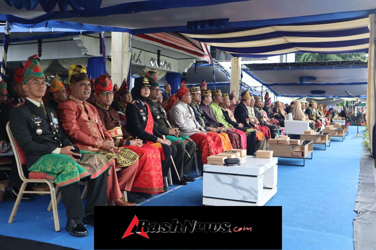 Nuansa Adat dan Kebangsaan Warnai Upacara HUT Kabupaten Sumbawa ke-67 