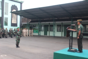 Tanamkan Nilai Kejuangan, Prajurit dan PNS TNI Kodim Gianyar Ikuti Upacara Bendera