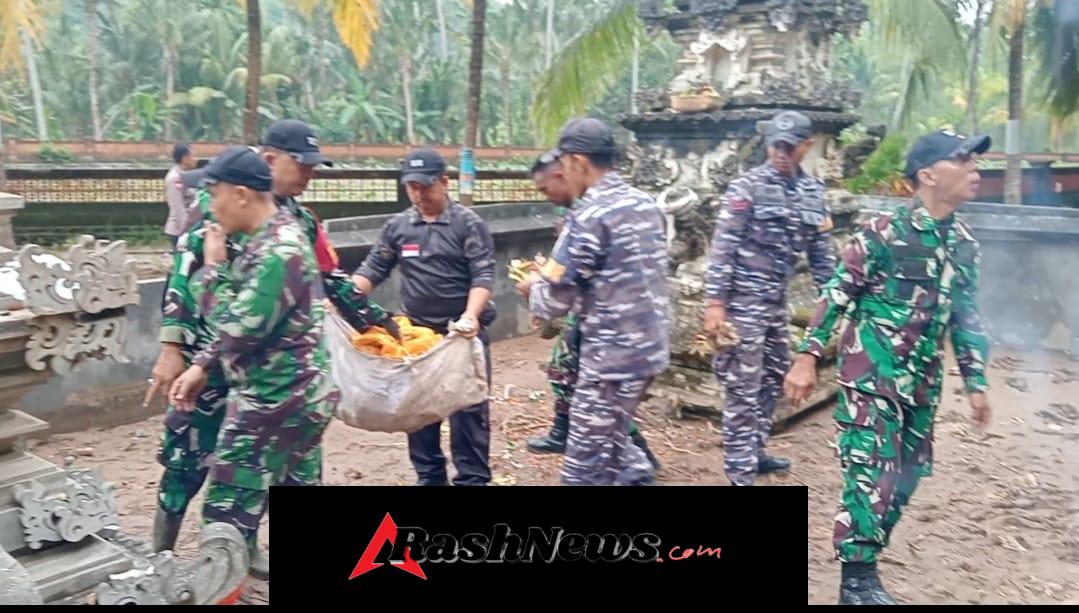 Terjunkan Alat Berat, Koramil Nusa Penida Bersinergi Evakuasi Material Longsor Di Pura Ulun Danu