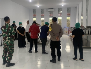 Dukung Program Kesehatan Nasional, Babinsa Luwus Hadir dalam Pembinaan SPPG