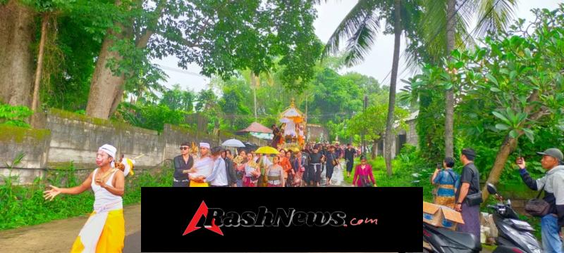 Komsos di Tengah Upacara Ngaben, Babinsa Sarimekar Perkuat Kemanunggalan TNI–Rakyat