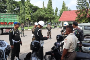 ‎Cegah Pelanggaran Lalu Lintas, Kodim 1607/Sumbawa Gelar Pemeriksaan Administrasi Kendaraan