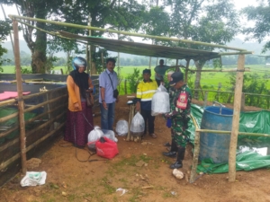 ‎Babinsa Bersama Masyarakat Padesa, Perkuat Ketahanan Pangan Lewat Budidaya Ikan