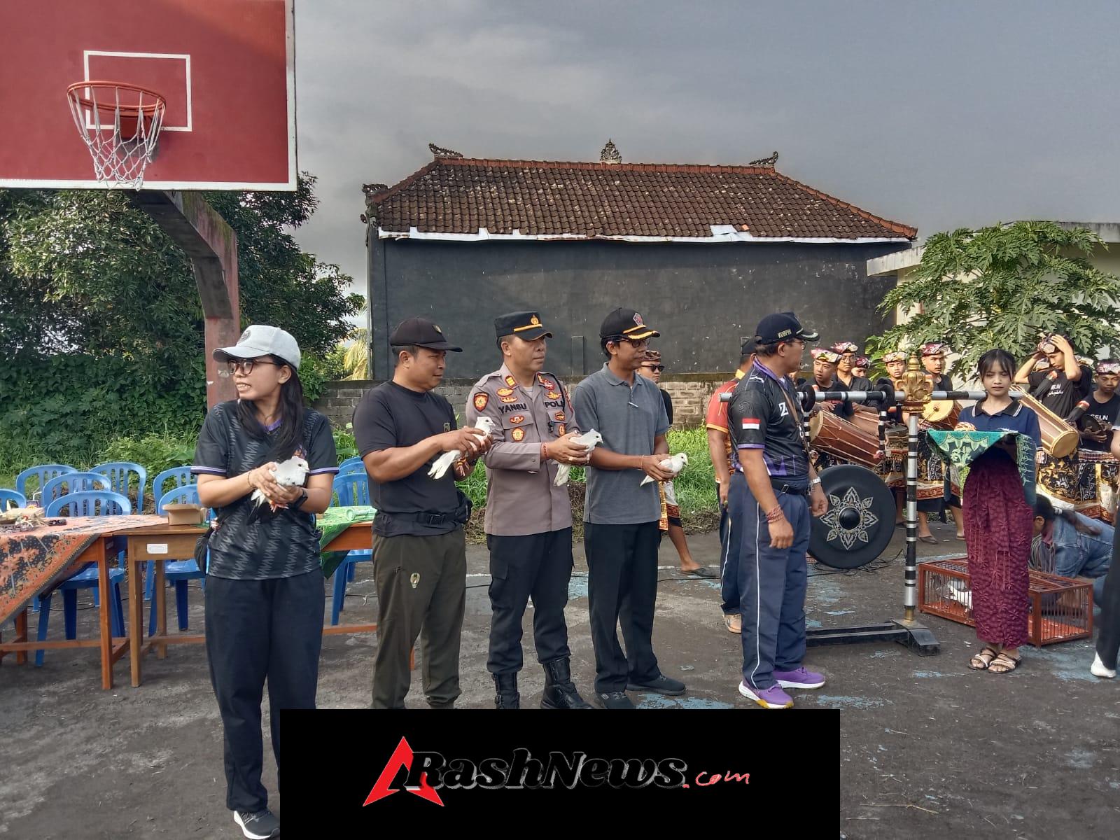 Jaga Kebugaran Bersama, Danramil 1609-07 Semarakkan Jalan Sehat HUT ke-12 SMK N 1 Busungbiu