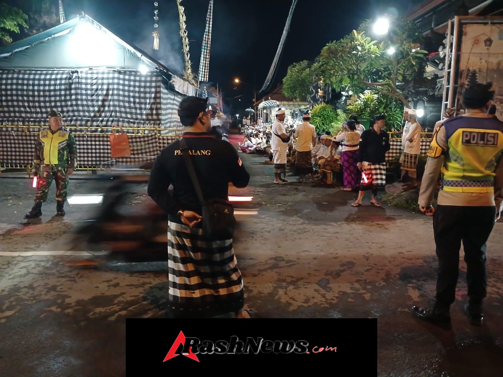 Amankan Penyineban, Babinsa Kutampi Tegaskan Perkuat Sinergi Ditengah Tradisi