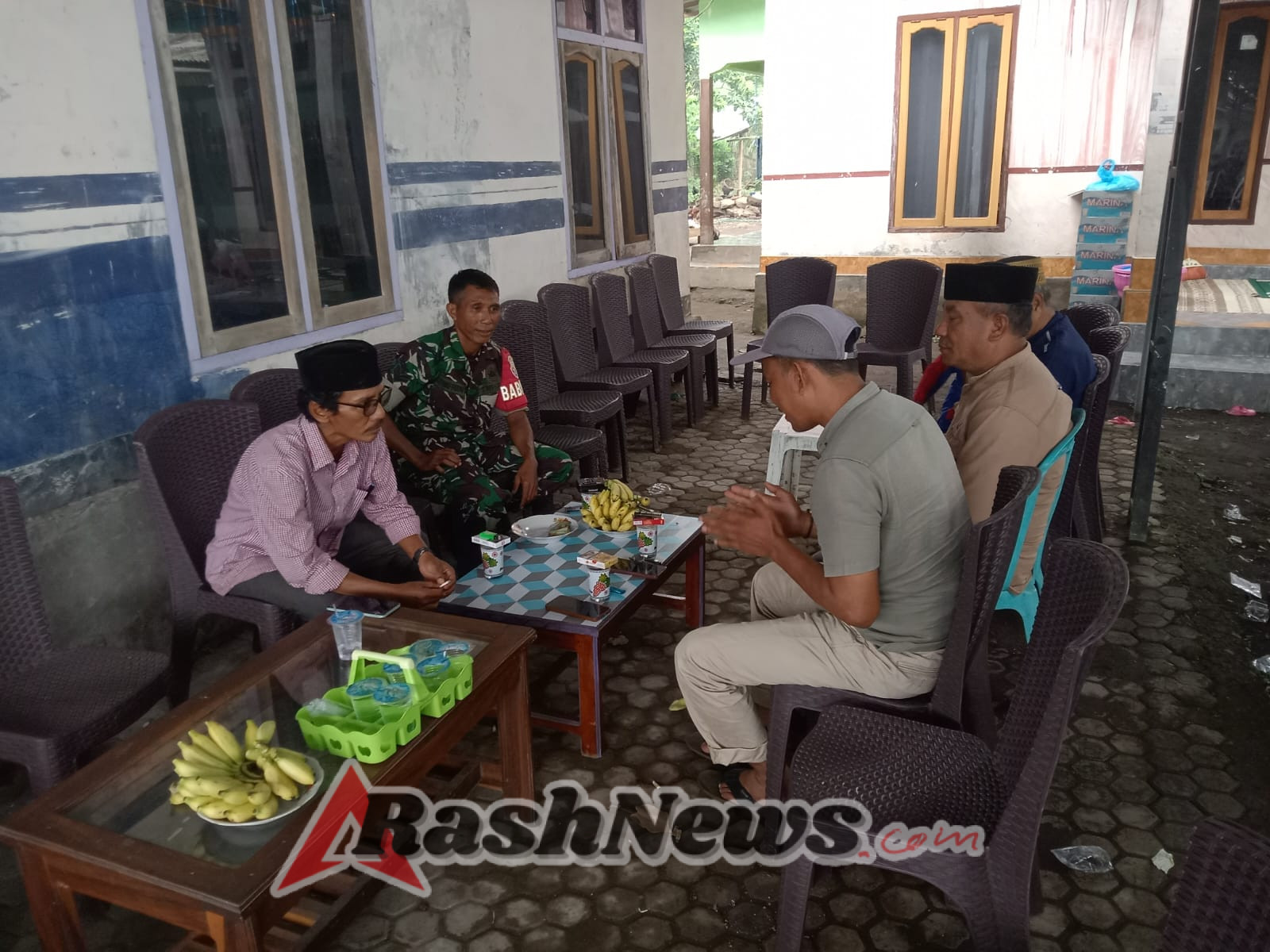 Wujud Kedekatan TNI dengan Rakyat, Babinsa Hadiri Acara Syukuran Warga