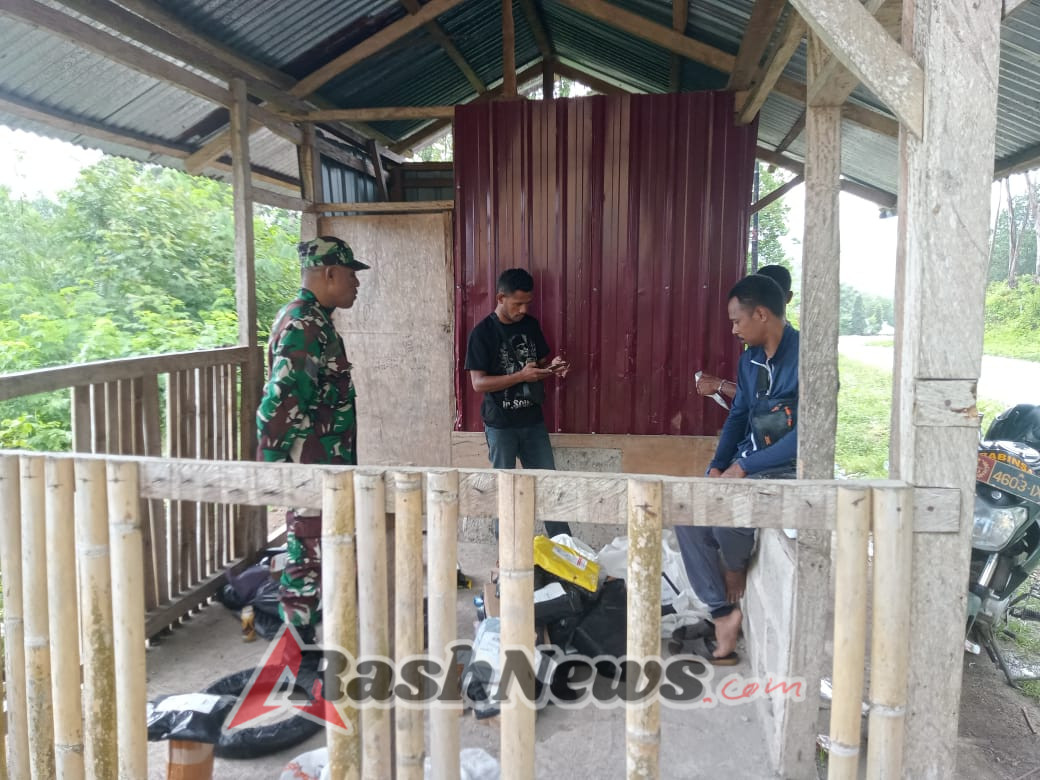 Pererat Kemanunggalan TNI–Rakyat, Babinsa Maurole Gelar Pamwil dan Komsos di Detukeli