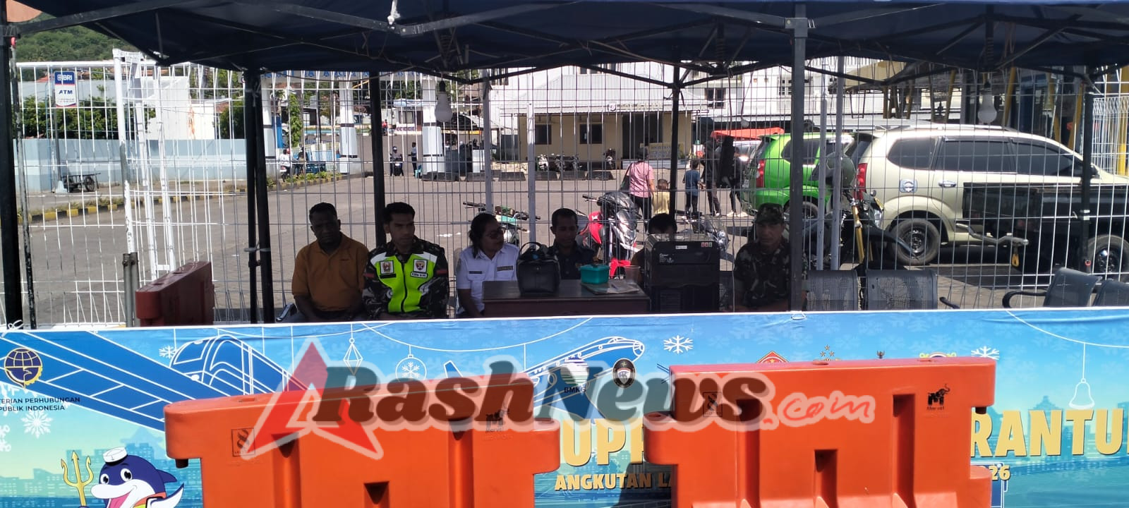 Babinsa Koramil 1624-01/Larantuka Siaga di Posko Nataru