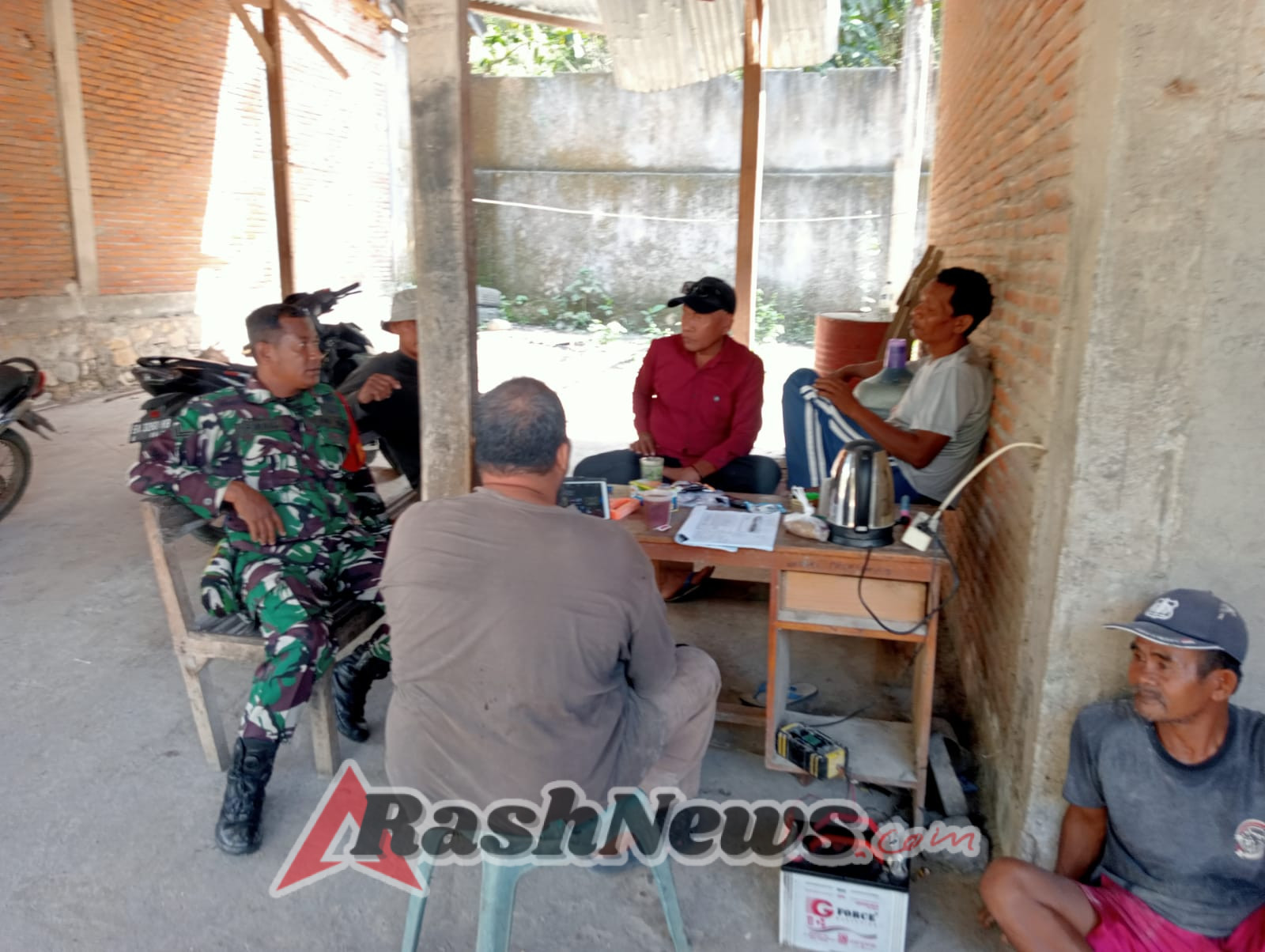 Patroli Wilayah dan Komsos, Babinsa Beru Tingkatkan Keamanan Lingkungan