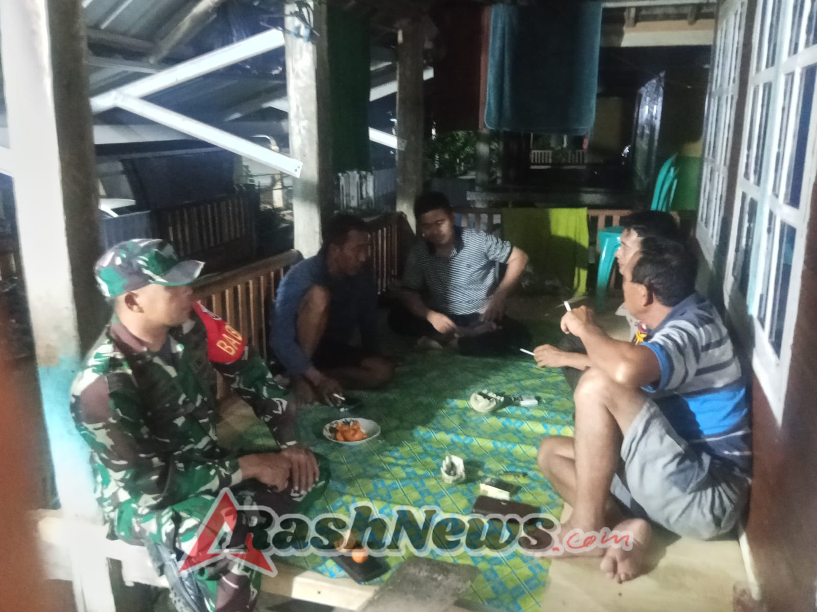 Humanis dan Persuasif, Babinsa Jereweh Himbau Warga Jaga Ketertiban Saat Pergantian Tahun