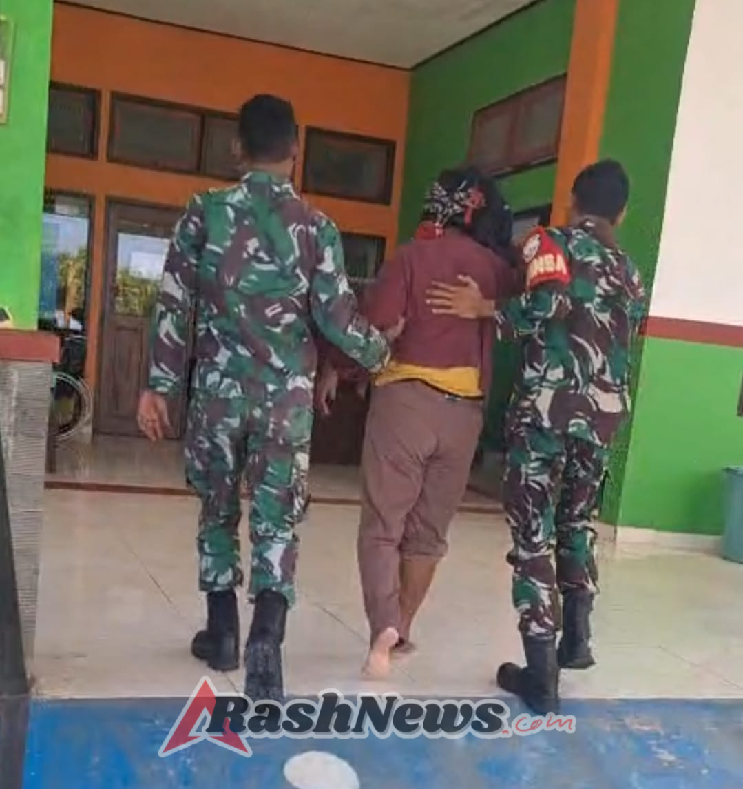 TNI Hadir untuk Rakyat, Personel Kodim 1627/Rote Ndao Bantu Korban Laka Tunggal