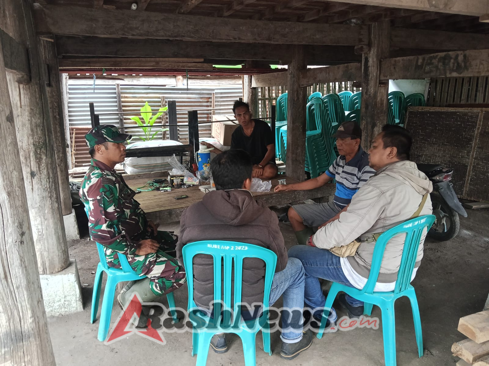 Komsos Babinsa Desa Belo Wujudkan Kemanunggalan TNI dan Rakyat