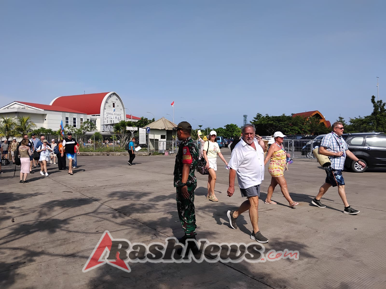 Keamanan Wisata Lombok Terjaga, Babinsa Turun Langsung