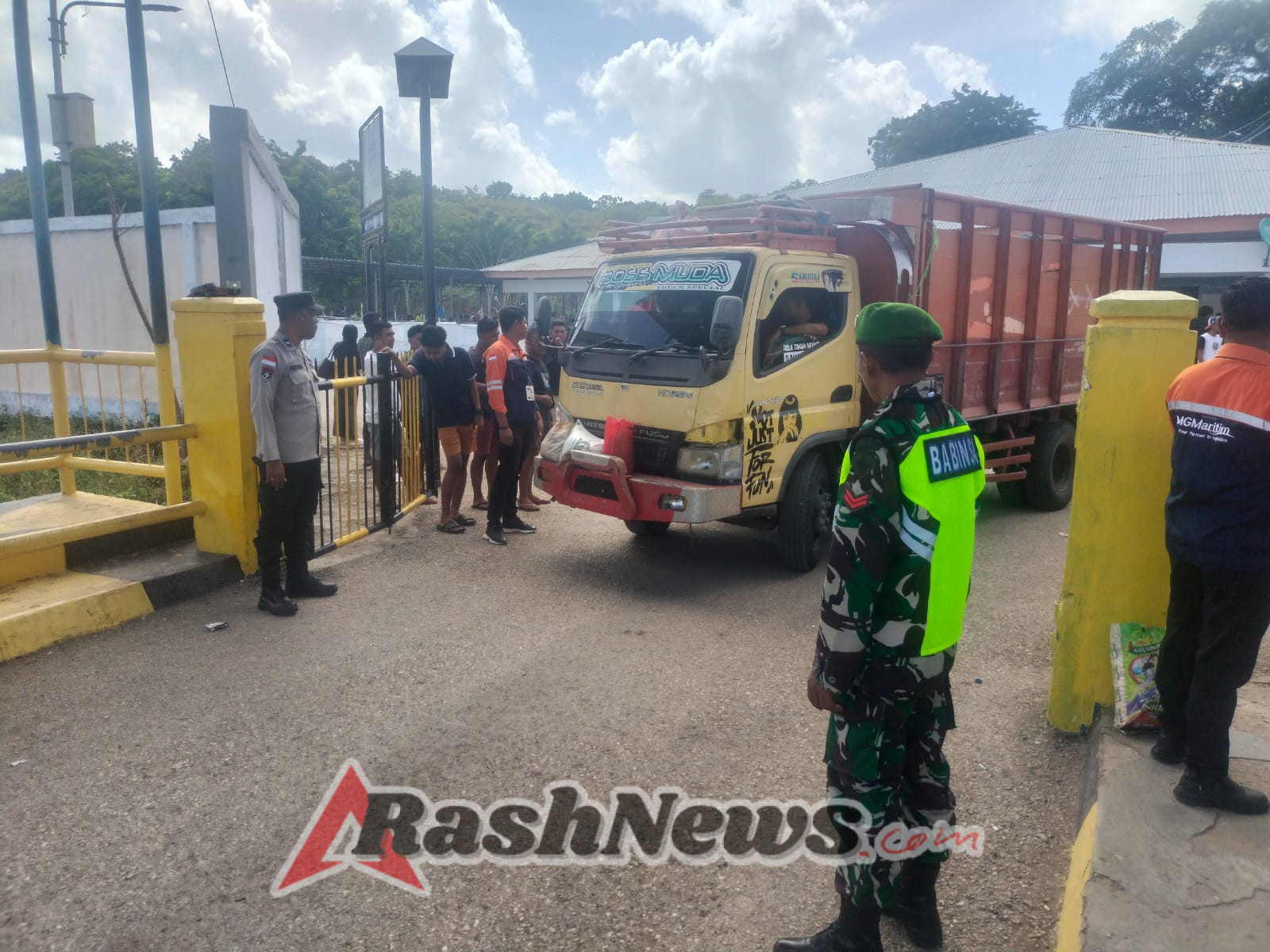 TNI Hadir di Pelabuhan, Aktivitas Keberangkatan Kapal Garda Maritim 3 Berjalan Lancar