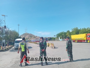 Pengamanan Pelabuhan Poto Tano oleh Babinsa  Berjalan Aman dan Tertib
